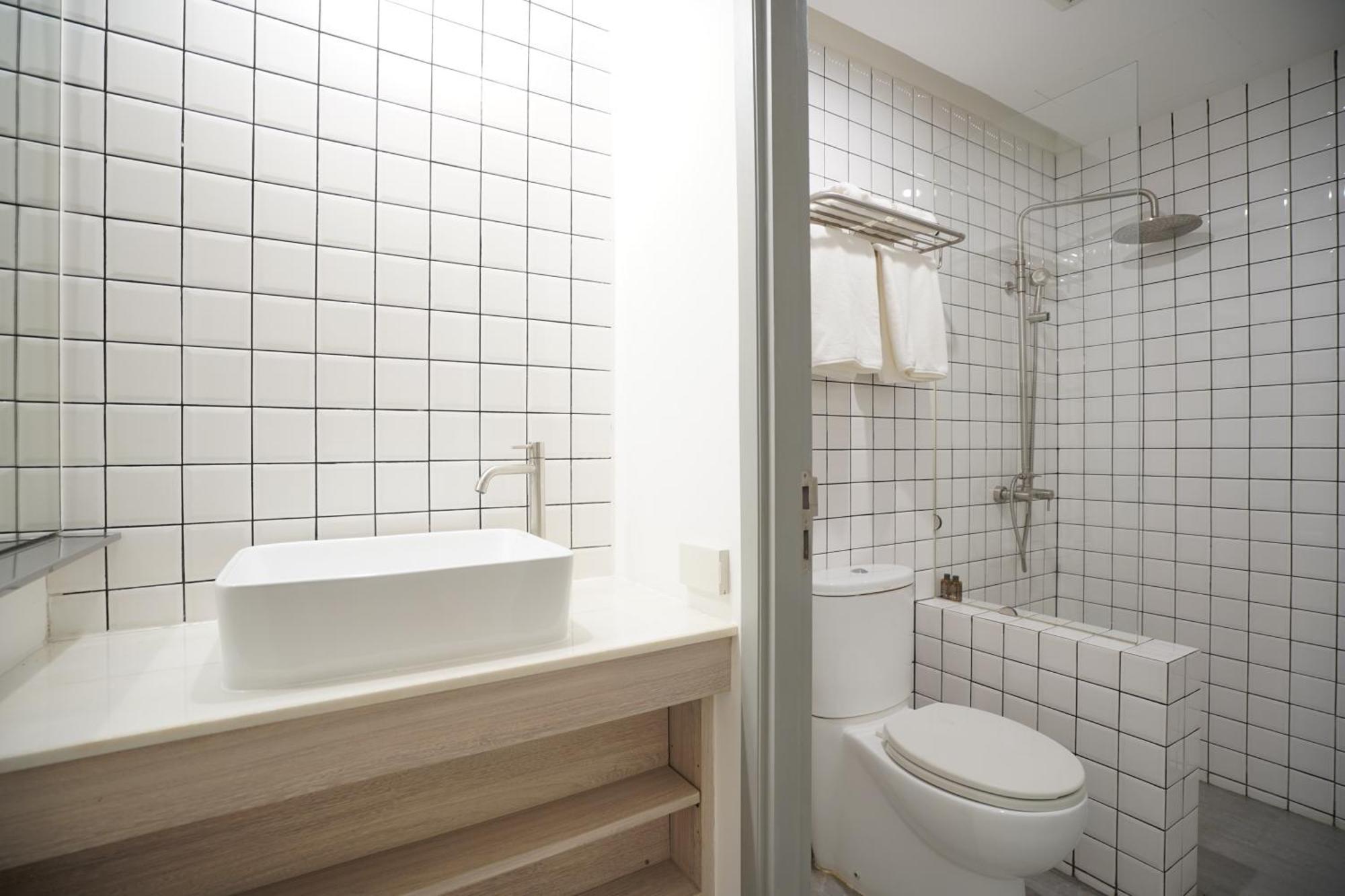 E11 Hotel - Bts Punnawithi Бангкок Экстерьер фото